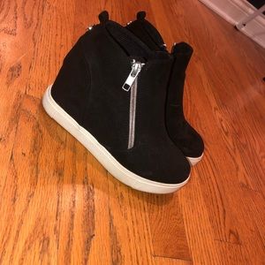 Steve Madden black shoes. Size 2.